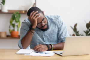 Estudo liga home office a mais solidão e maior procura por serviços de saúde mental